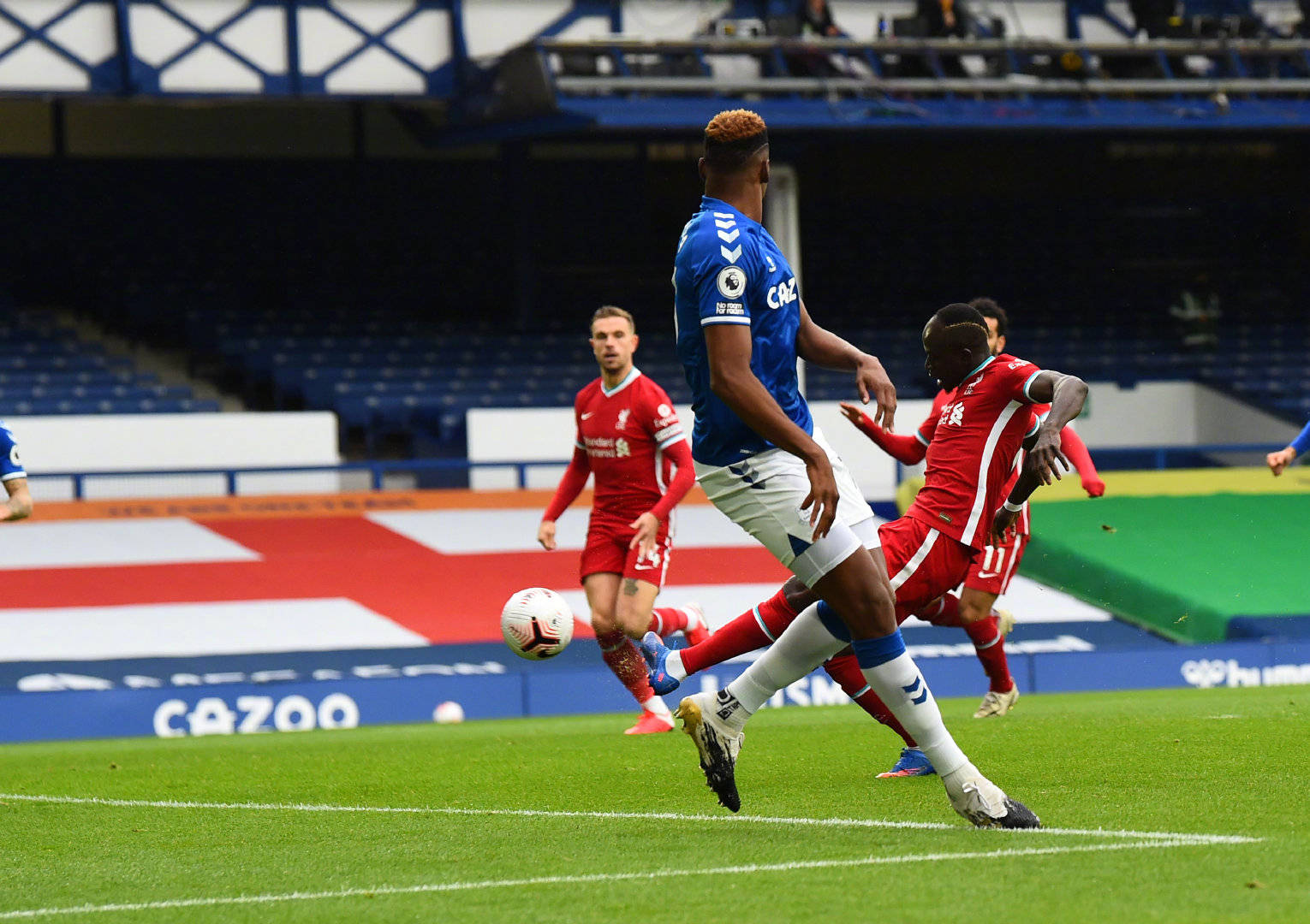 足球比赛中 足球比赛中